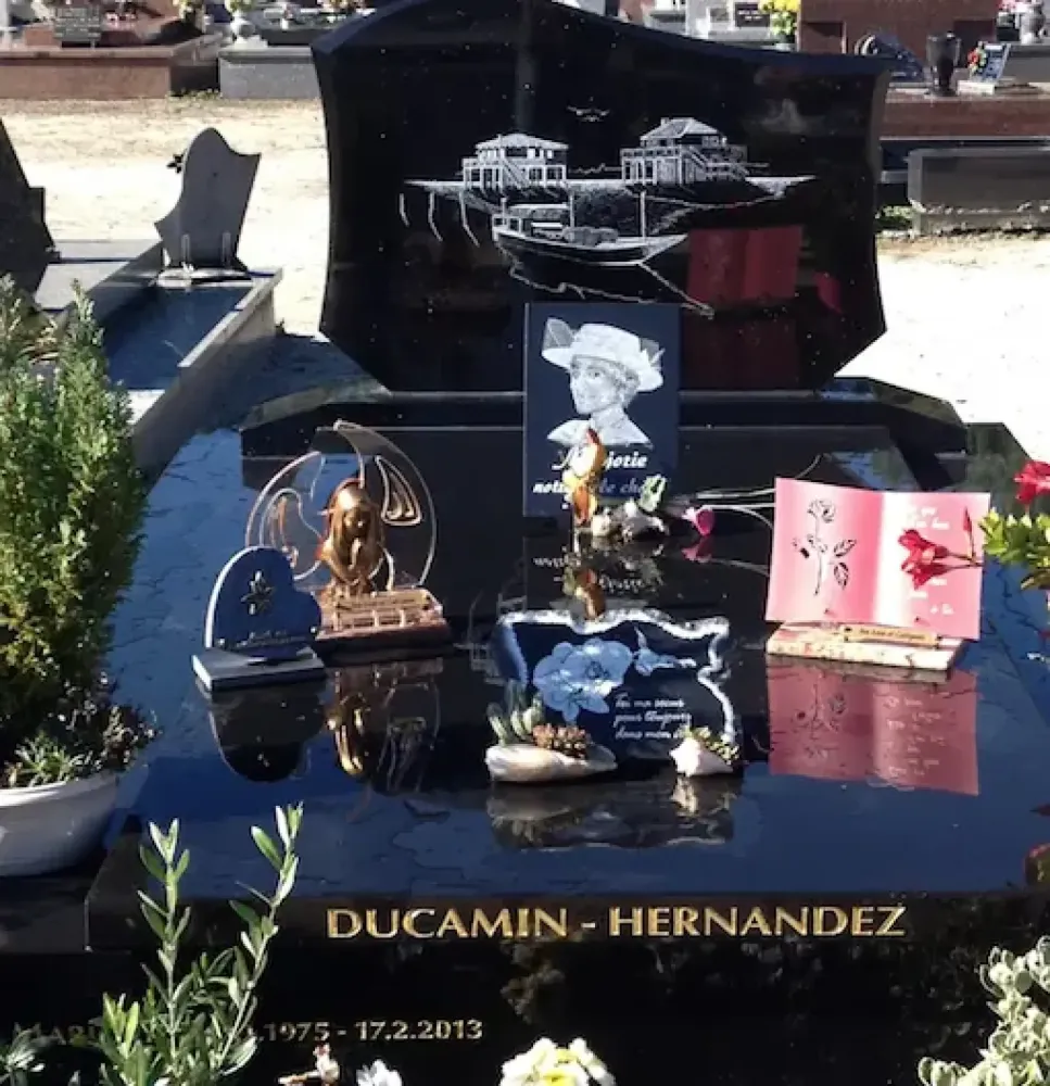 Gravure de pierre tombale à Andernos-les-Bains