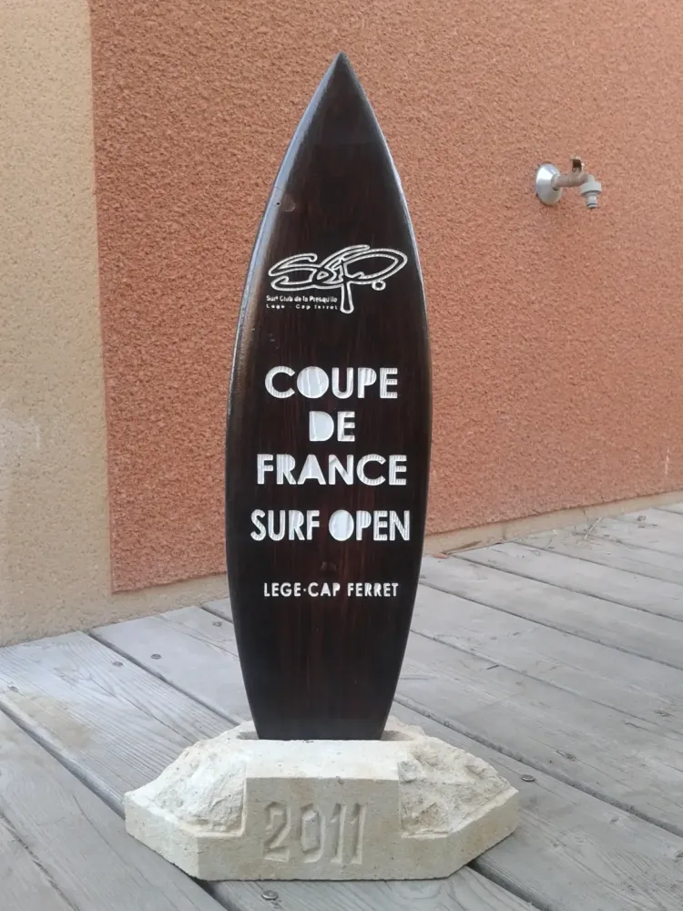 Gravure-sur-bois-trophee